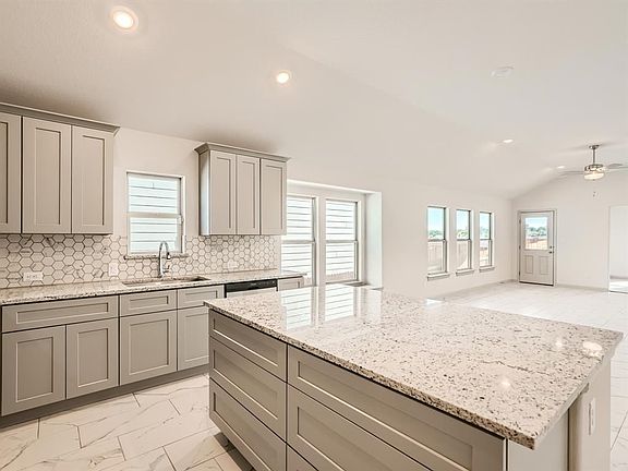 3rd image of 300 Greenway Dr