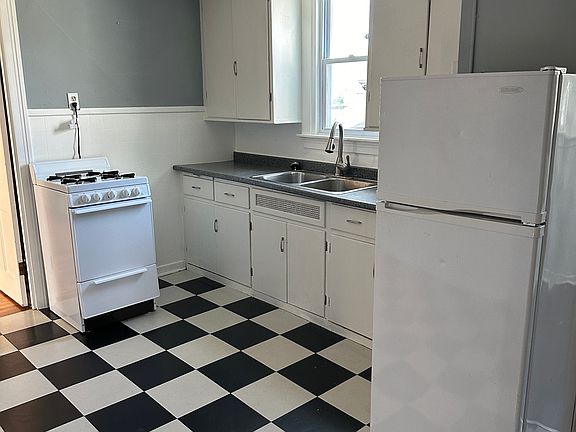 4th image of 750 Elmwood Ave APT 3
