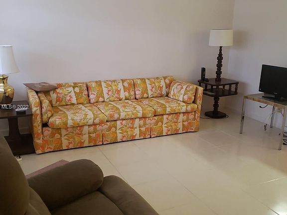 3rd image of 175 Sussex I #175
