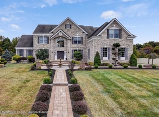 17 Rockingham Ct, Manalapan, NJ 07726
