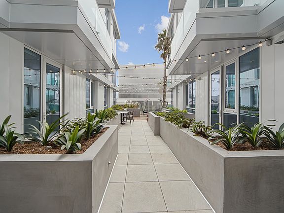 5th image of 601 Wilshire Blvd #415