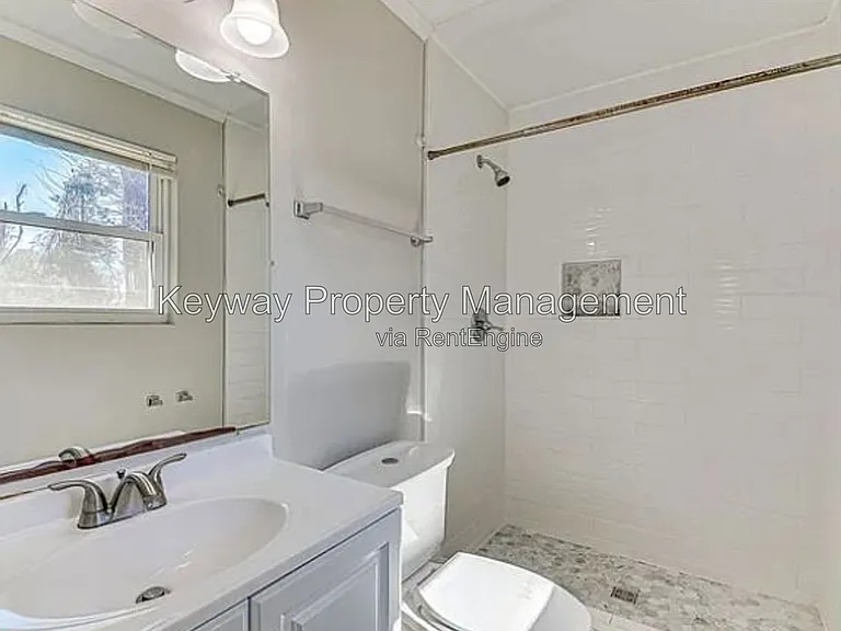 2204 Sandra Ct — Photo 11