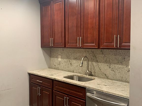 3rd image of 619 Coster St #3