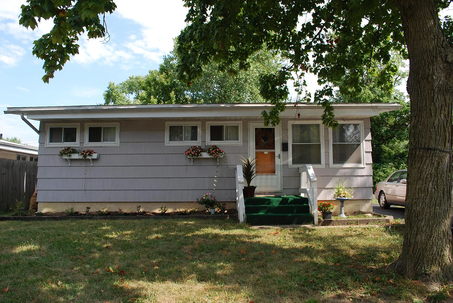 1656 E Maynard Ave photo 1