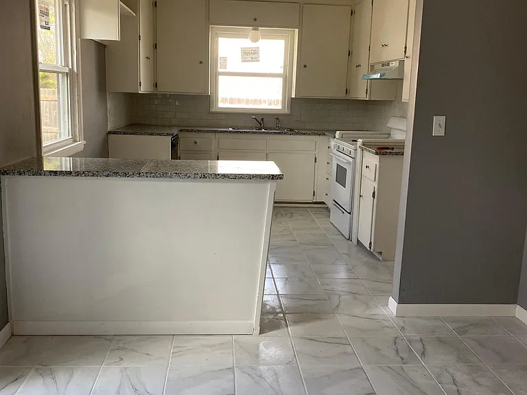 5222 S Marion Ave — Photo 2