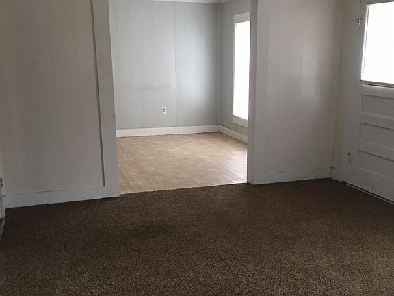 4th image of 2210 E Bowie St