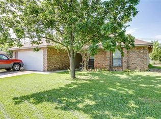 214 Marie Ct, Joshua, TX 76058