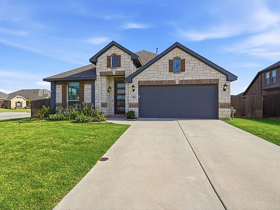 2nd image of 303 Pineview Ln