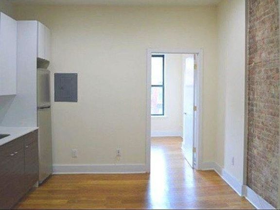 2nd image of 943 Columbus Ave APT 4d
