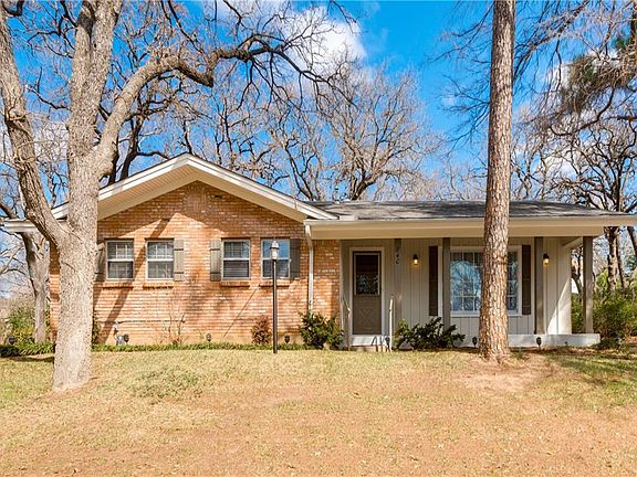 3rd image of 844 Joanna Dr