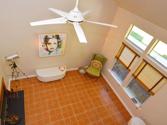 4th image of 4 Burnham Wood Ct