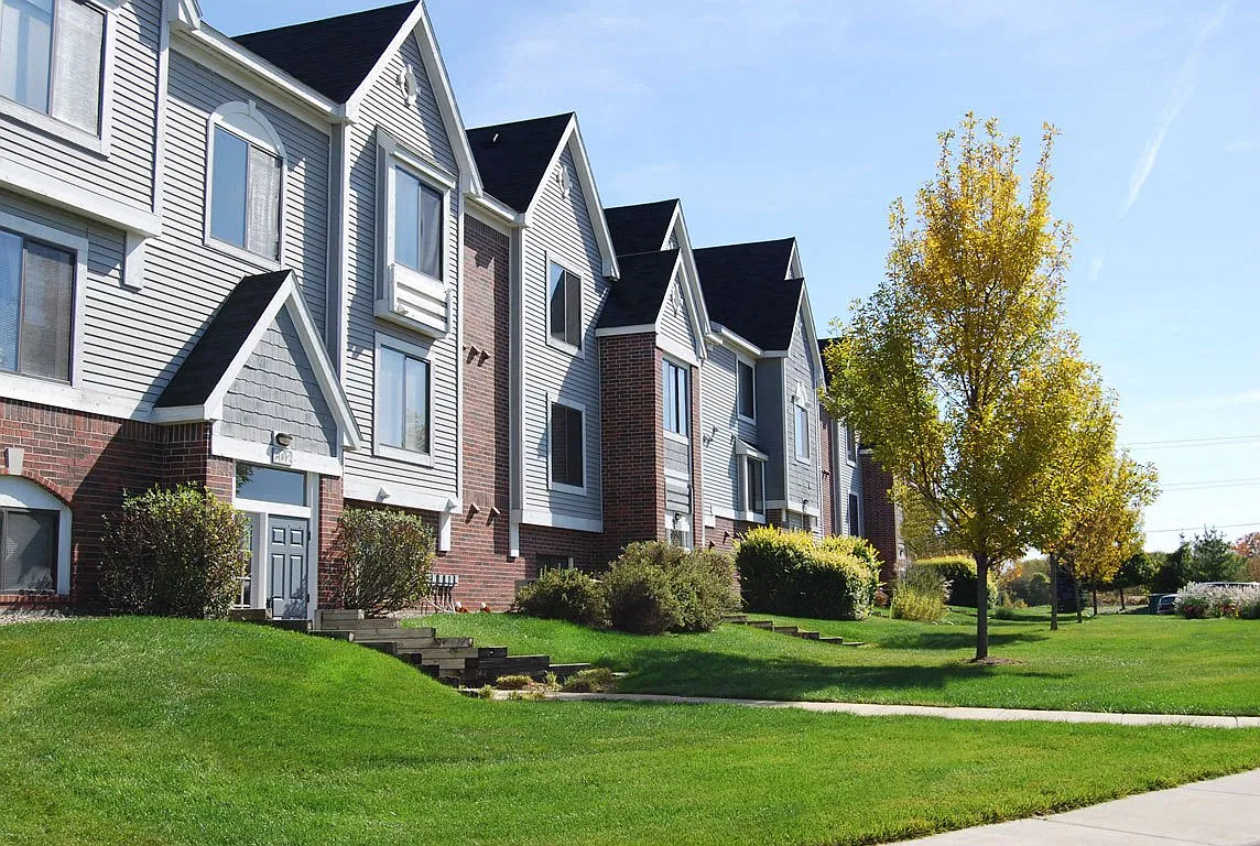 Autumn Lakes Apartments and Townhomes — Photo 1