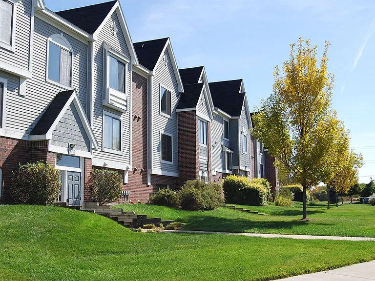 Autumn Lakes Apartments and Townhomes — Photo 58