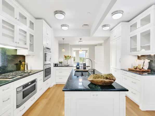 15 Central Park West image 5 of 17