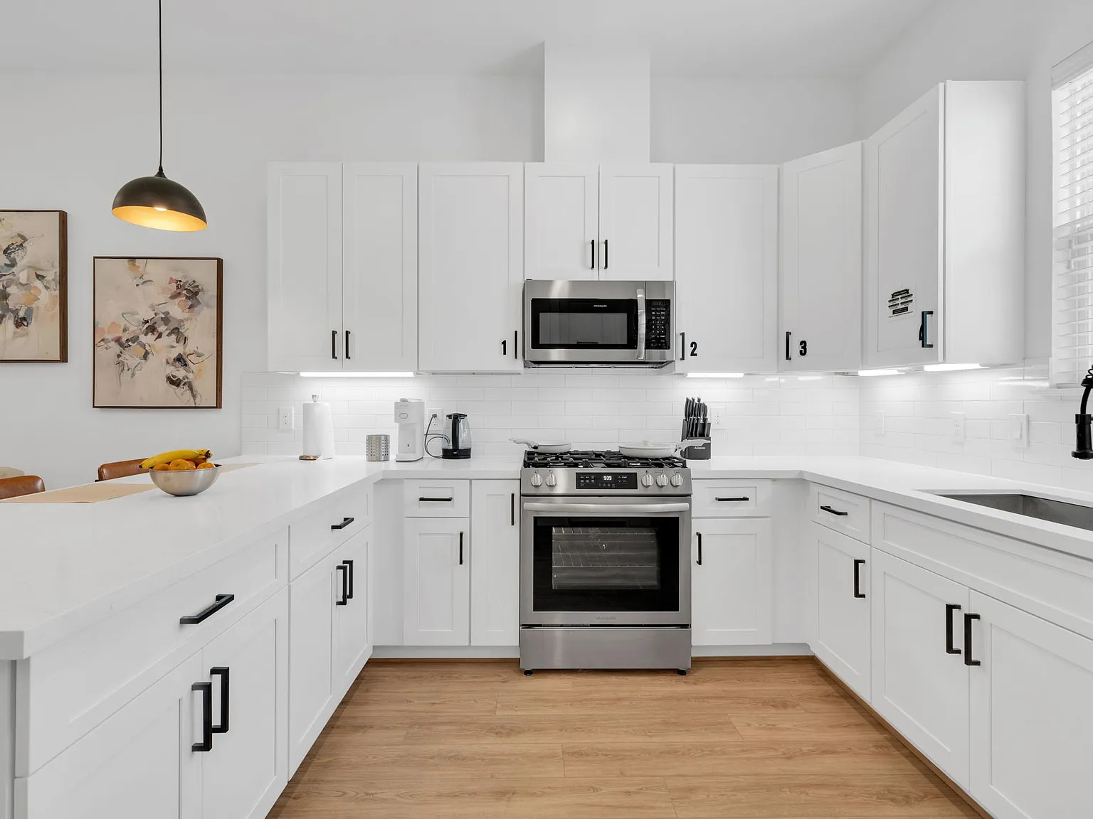 5 bed, 2698 sqft, $1,150 — Photo 2