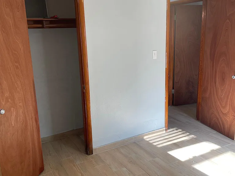2nd Bedroom and closet