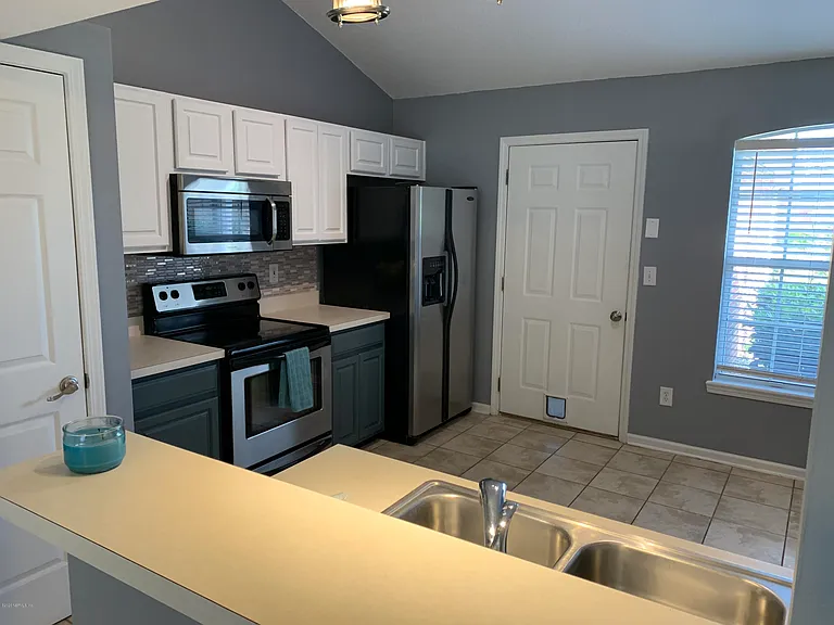 12018 Sunchase Dr — Photo 4