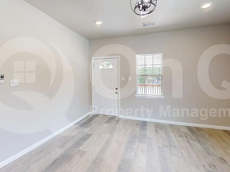 2209 Wellington St — Photo 7