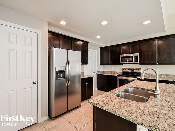 5th image of 926 NW 9th Pl