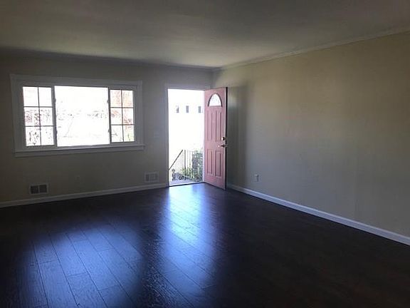 4th image of 331 Evans Ave