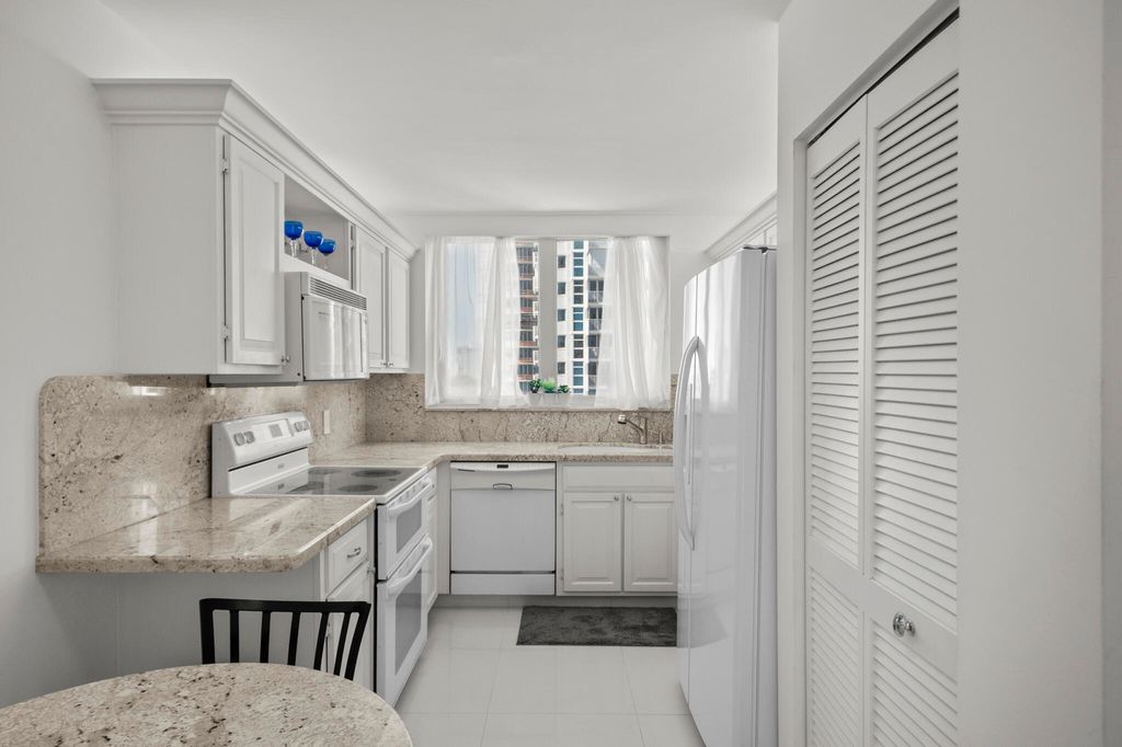 1370 S OCEAN Boulevard #905, photo 7
