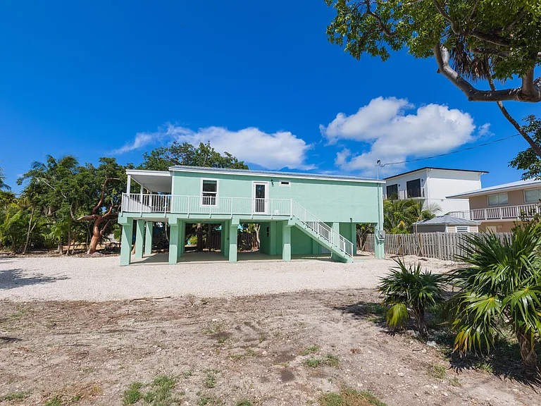 224 W Seaview Dr — Photo 2