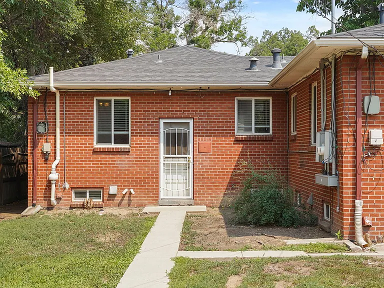 2085 S Saint Paul St — Photo 22