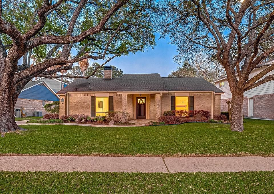 1st image of 15623 Boulder Oaks Dr