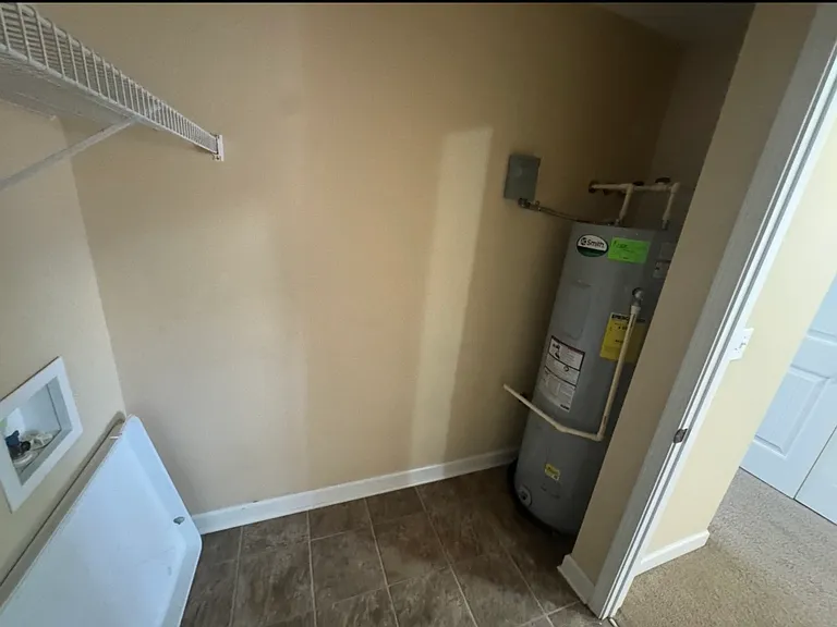 111 Castanet Ct — Photo 35