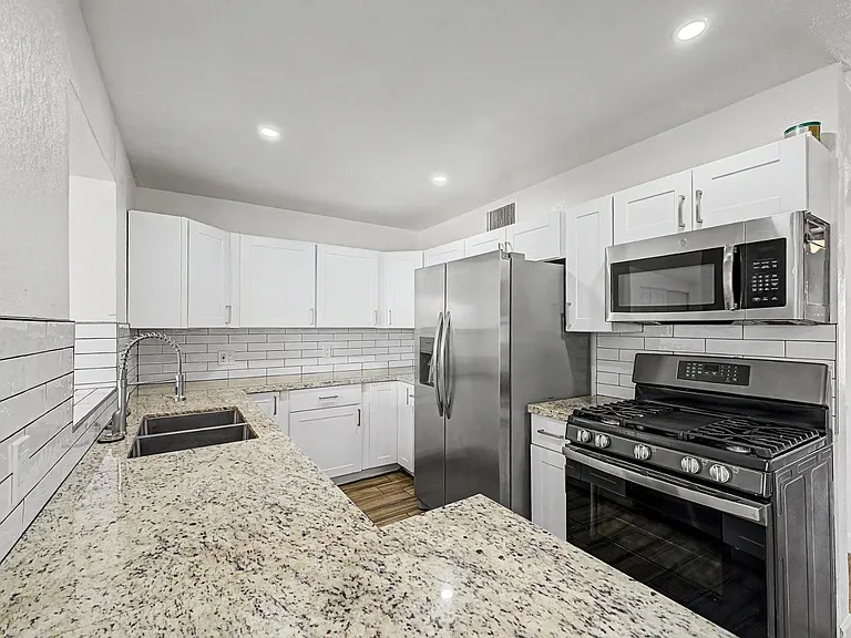 3519 W Orchid Ln — Photo 15