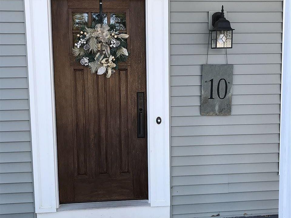 1st image of 10 Rosewood Dr