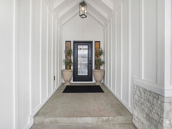 3rd image of 764 Midnight Sun Loop