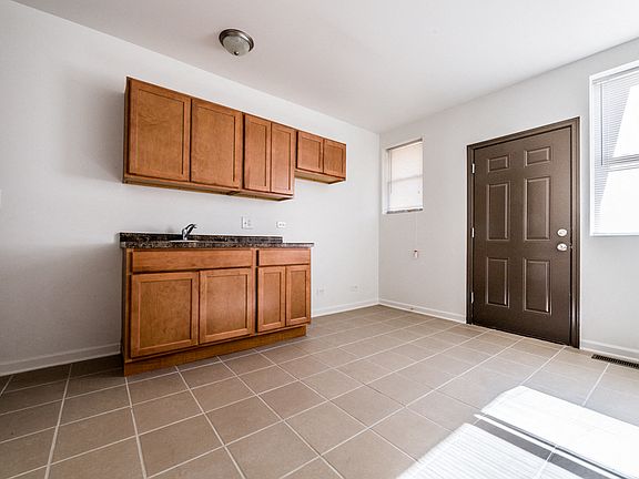 4th image of 10719 S Calumet Ave #2S