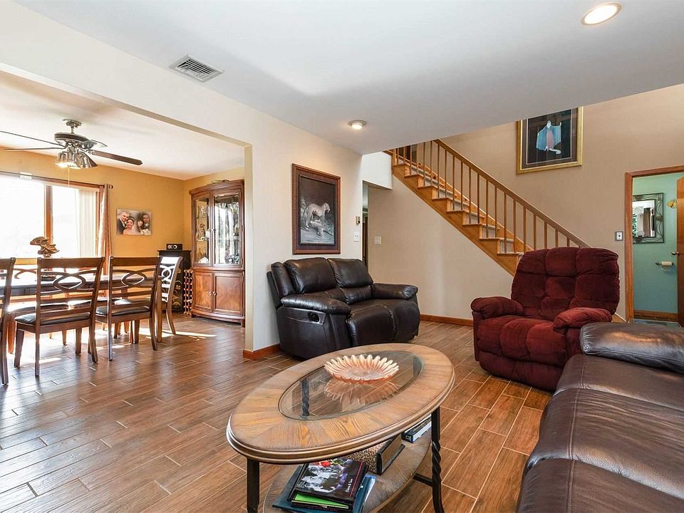 1st image of 3284 Parkway Dr