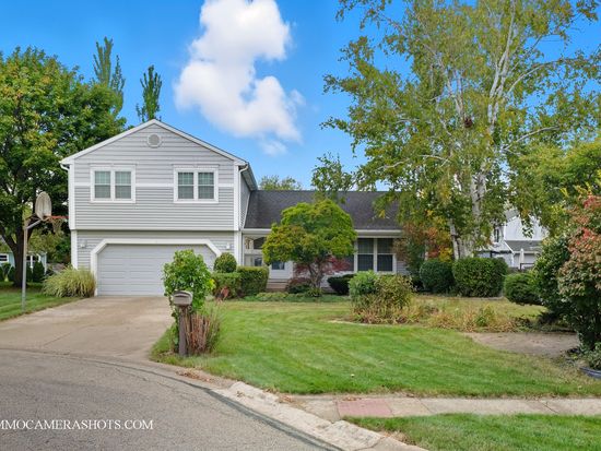 12 Aberdeen Ct, Buffalo Grove, IL 60089