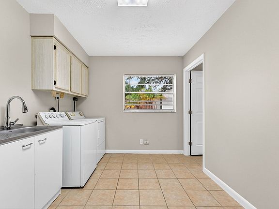 5th image of 3707 W Gray St #2