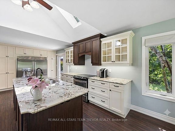 5th image of 33 Kelenna Dr