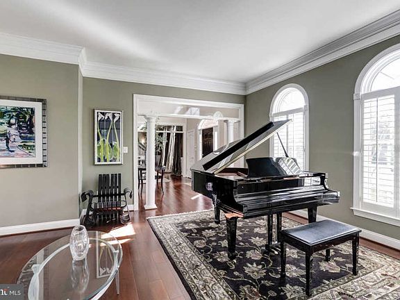 4th image of 1098 Mill Field Ct