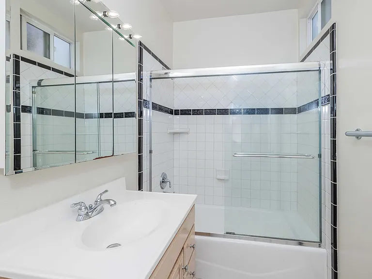 Top Floor 1br. Remodeled! W/D In-Unit! Dishwasher! — Photo 16