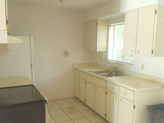 5th image of 2301 Holston St