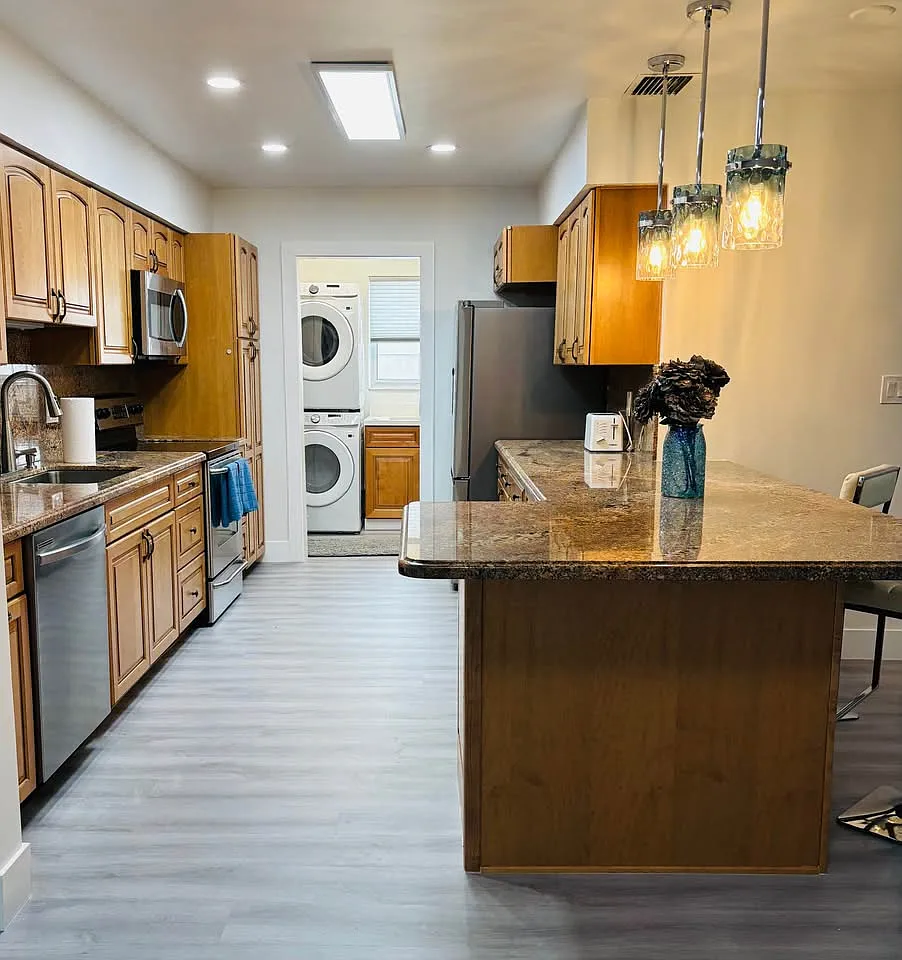 3 bed, 2100 sqft, $4,250 — Photo 4