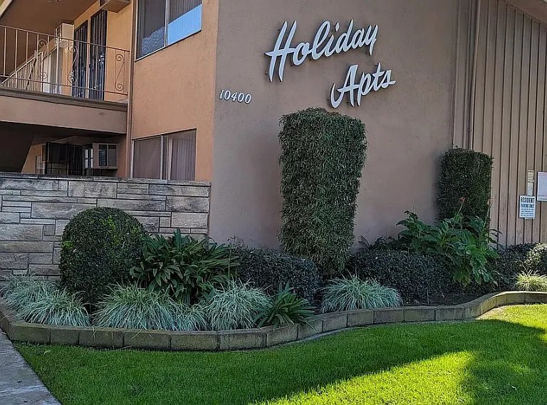 10348 Paramount Blvd — Photo 2