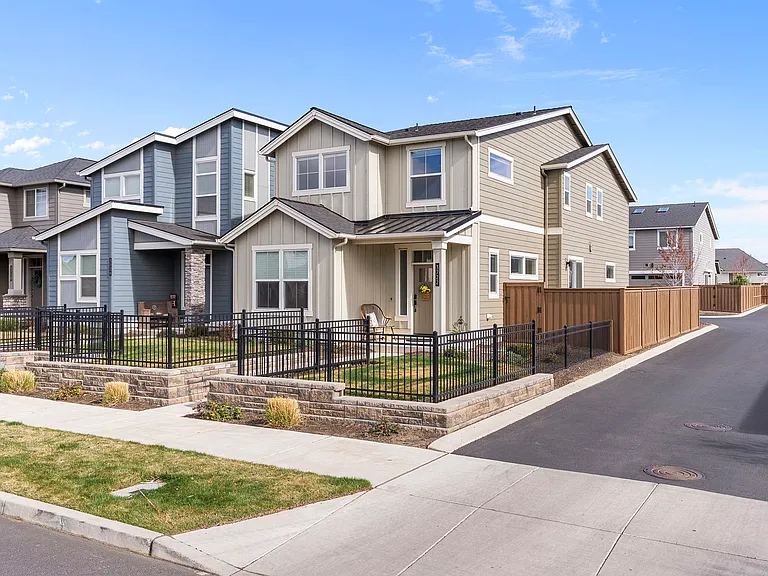 3722 NE Petrosa Ave — Photo 4