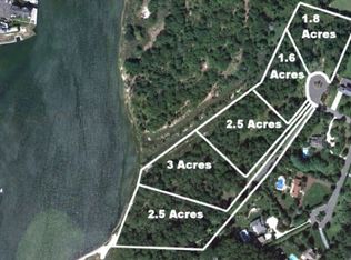 4 Laila Ln, Remsenburg, NY 11960