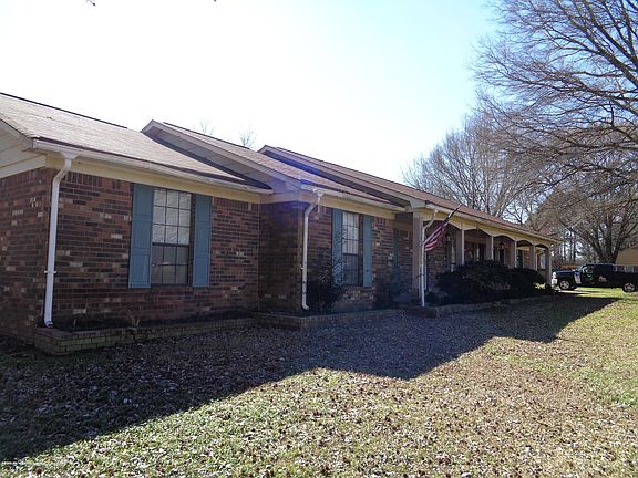 2nd image of 4285 Douglas Dr