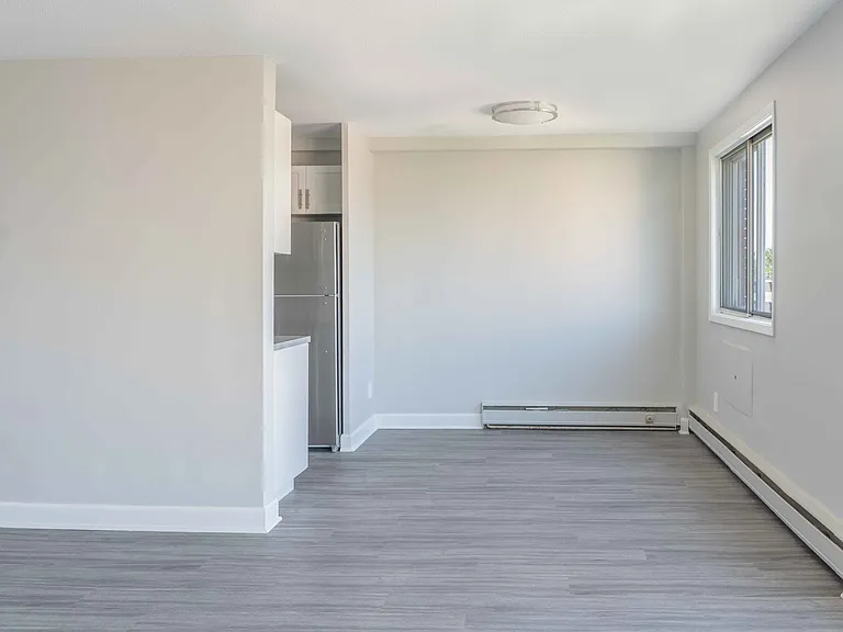 176 Vidal St S — Photo 14