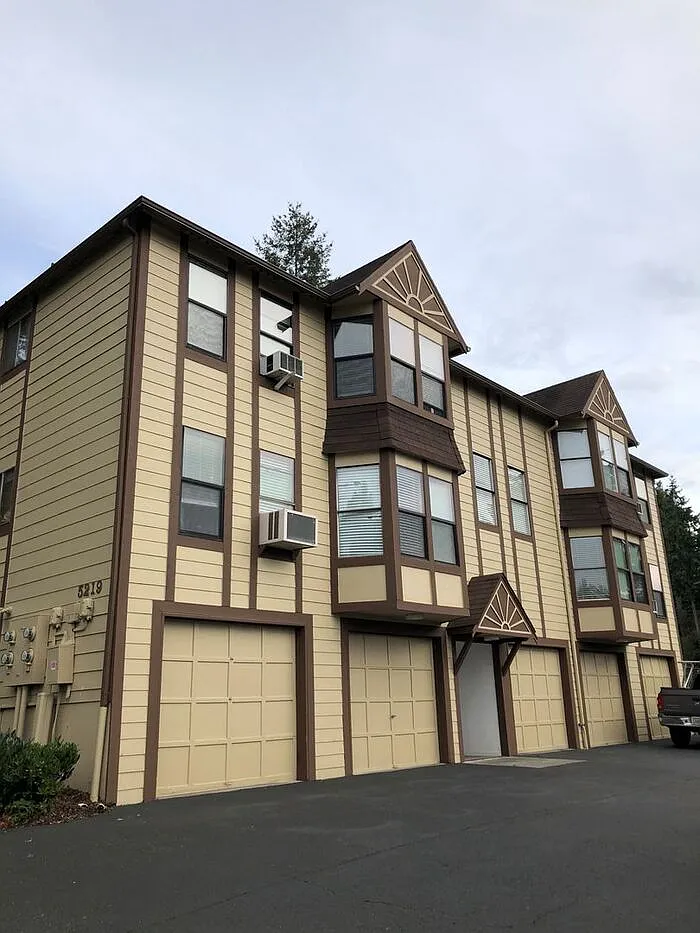 2 bed, 1.0 bath, 950 sqft, $1,600 — Photo 1