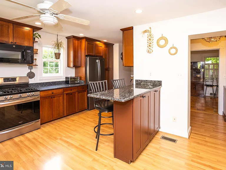 1207 N Livingston St — Photo 13