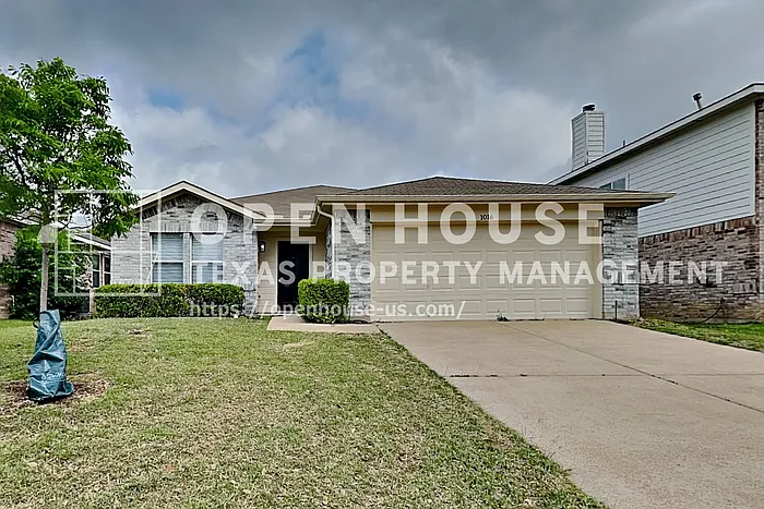 1016 Silver Spur Ln — Photo 1