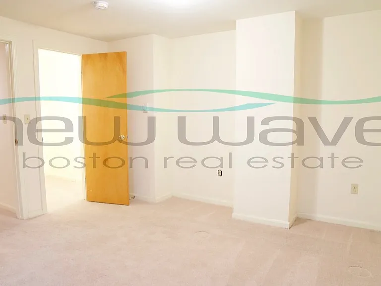 55 Queensberry St #A — Photo 5